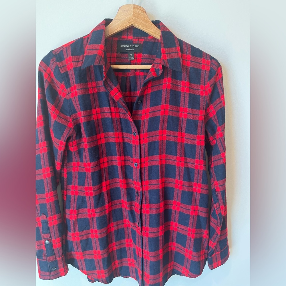 Banana Republic flannel button up. Size XS. Excellent condition. Worn 2-3 times